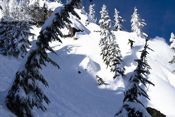 Snowboardfahrer  drehen  fahren  grün  Jacke  Seitenansicht  Skykomish  Washington  Cowboy