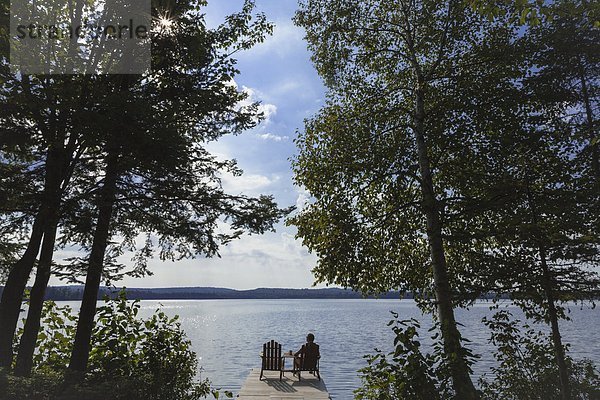 sitzend  Frau  Stuhl  Dock  Adirondack Stuhl  Maine  Teich