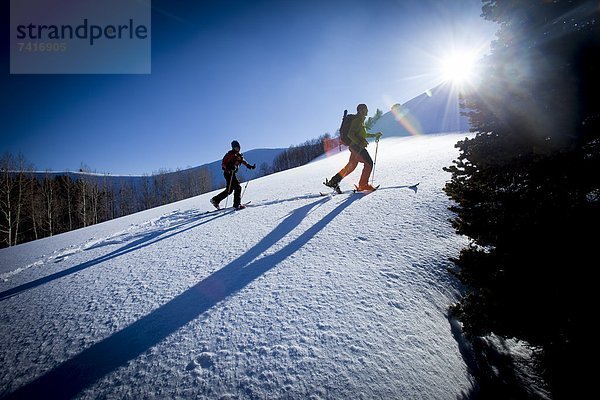 Frische  Silhouette  wandern  unbewohnte  entlegene Gegend  2  Ski  Schnee