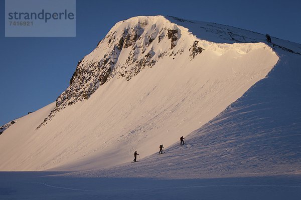 hoch oben Berg Beleuchtung Licht Sonnenaufgang wandern pink unbewohnte entlegene Gegend Ski 3