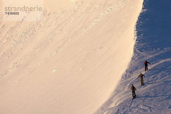 hoch oben Berg Beleuchtung Licht Sonnenaufgang wandern pink unbewohnte entlegene Gegend Ski 3