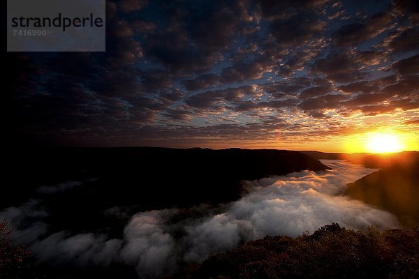 Farbaufnahme  Farbe  Wolke  über  Sonnenaufgang  Nebel  Fluss  Schlucht