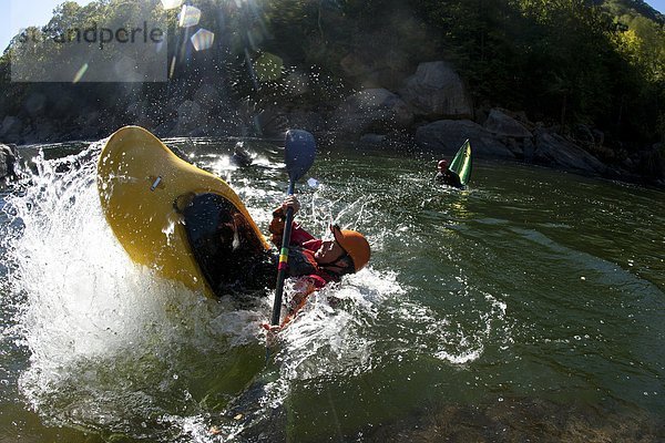 Wasser  über  Fluss  Kunststück  Kajakfahrer  Ansicht  2  flach