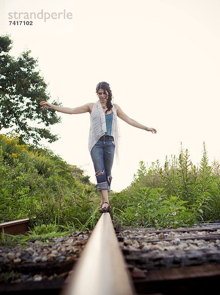 Spur  Frau  balancieren  Sommer  jung  Zug