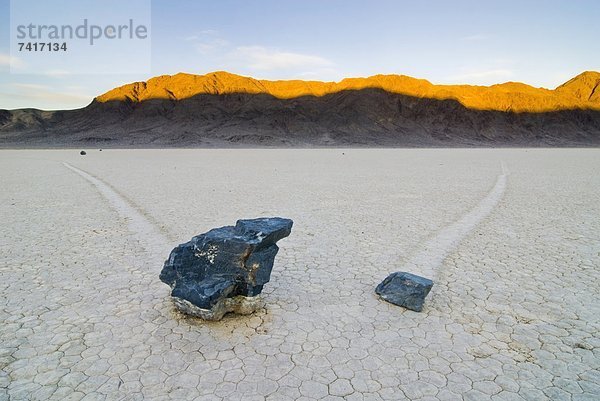 Nationalpark Felsbrocken Fortbewegung folgen verlassen Sonnenaufgang Kalifornien 2 Death Valley Nationalpark Tartanbahn