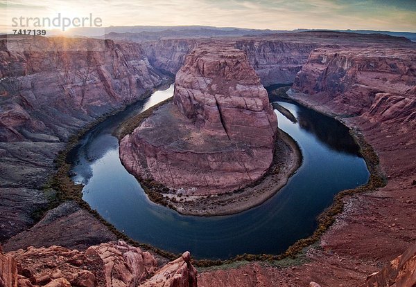 nahe  Biegung  Biegungen  Kurve  Kurven  gewölbt  Bogen  gebogen  Sonnenuntergang  Ignoranz  Fluss  Arizona  Schönheit  Colorado  Hufeisen  Page