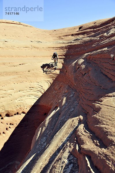 nahe  Berg  absteigen  extrem  Linie  Moab  Sandstein  steil