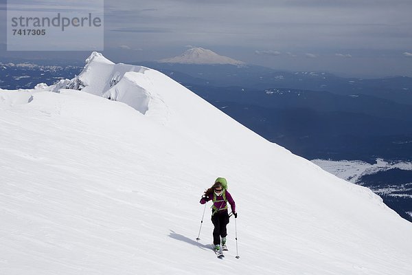 Berg  Skifahrer  Tag  Ereignis  Schnee  klettern  Hang  steil