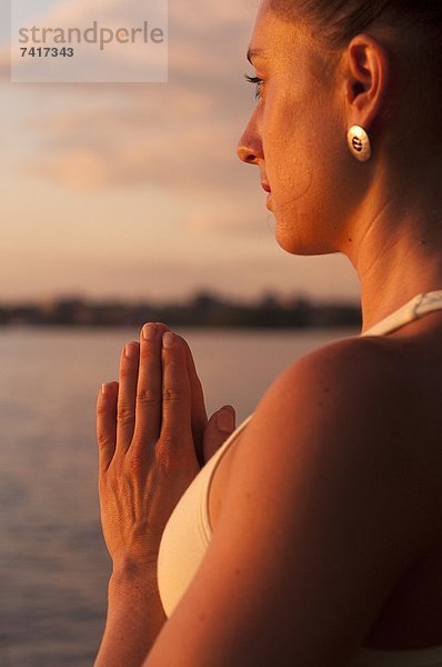 Wasserrand  Sonnenuntergang  üben  See  Yoga  Pose  Vermont