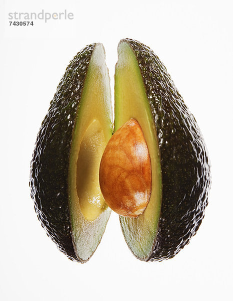 Nahaufnahme der geteilten Avocado