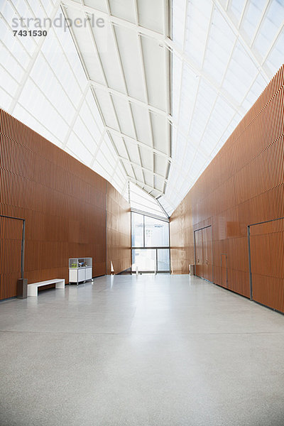 Korridor des modernen Büros