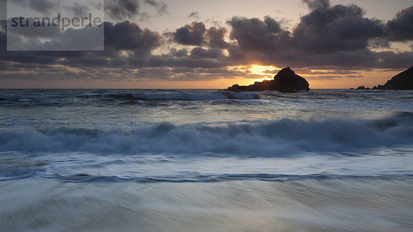 Sonnenuntergang am Pfeiffer Beach  Big Sur  Kalifornien  USA