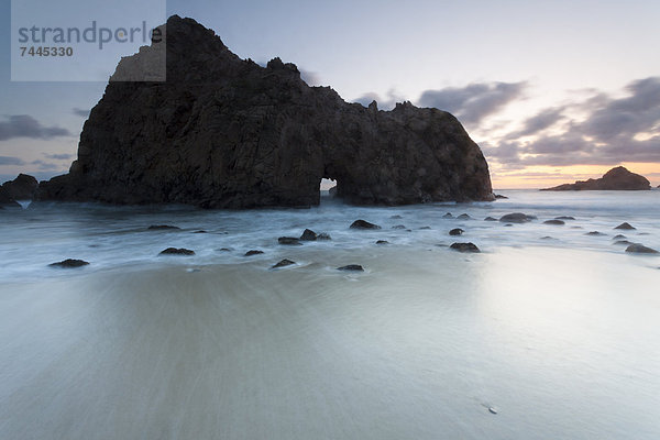 Sonnenuntergang am Pfeiffer Beach  Big Sur  Kalifornien  USA