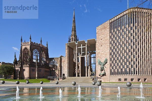 Europa  Großbritannien  Kathedrale  Coventry  England  modern  neu  alt