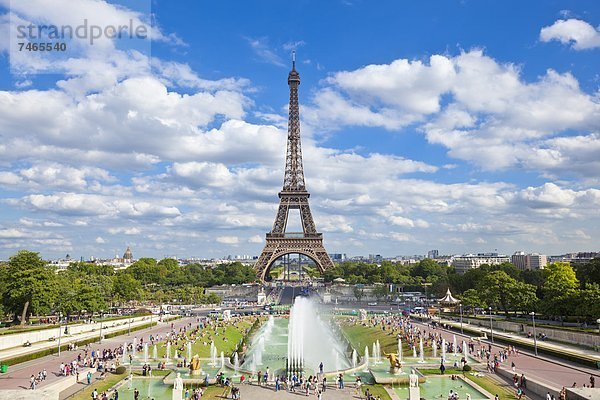 Springbrunnen  Brunnen  Fontäne  Fontänen  Paris  Hauptstadt  Frankreich  Europa  Eiffelturm