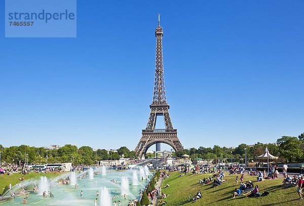 Springbrunnen  Brunnen  Fontäne  Fontänen  Paris  Hauptstadt  Frankreich  Europa  Eiffelturm