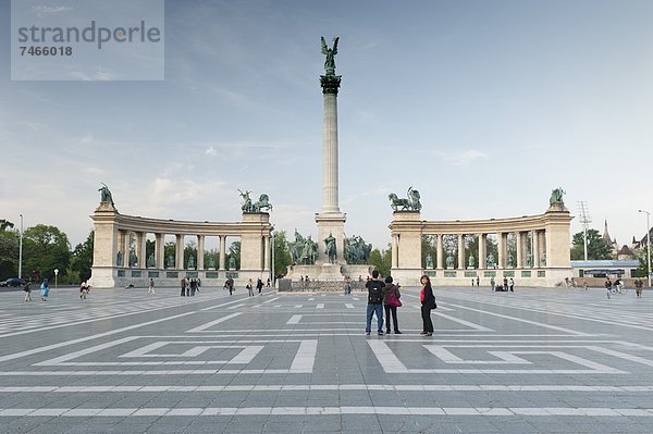 Budapest  Hauptstadt  Europa  Mensch  sehen  Menschen  Geschichte  Statue  Ungarn  Führung  Anleitung führen  führt  führend