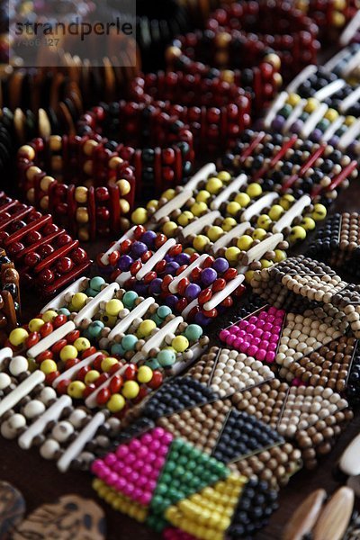 nahe  Mensch  Menschen  Indianer  Souvenir  Handwerk  Laden  verkaufen  Bahia  Brasilien  Porto  Südamerika