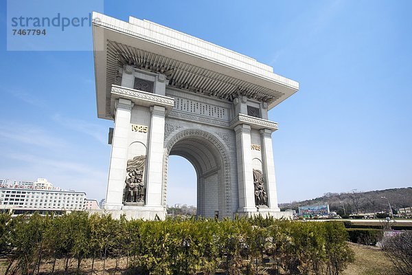 Paris  Hauptstadt  Demokratie  Brücke  Korea  in der Höhe  Asien  Nordkorea