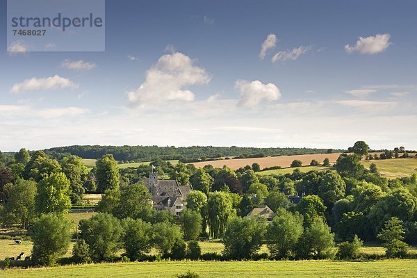 Europa  Ländliches Motiv  ländliche Motive  Großbritannien  Dorf  umgeben  Cotswolds  England  Oxfordshire  hübsch