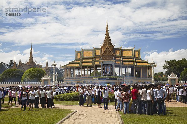 Phnom Penh  Hauptstadt  Außenaufnahme  spät  Traurigkeit  König - Monarchie  Südostasien  Vietnam  Asien  Kambodscha  Messehalle