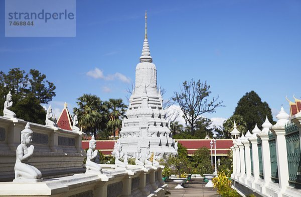 Phnom Penh  Hauptstadt  Monarchie  Palast  Schloß  Schlösser  Statue  innerhalb  Komplexität  Silber  Südostasien  Vietnam  Asien  Kambodscha  Pagode