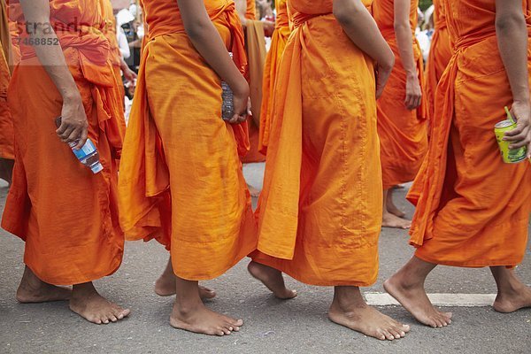 Phnom Penh Hauptstadt Außenaufnahme spät Monarchie Palast Schloß Schlösser Traurigkeit König - Monarchie Südostasien Vietnam Mönch Asien Kambodscha Parade