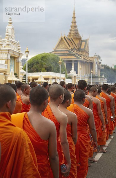 Phnom Penh Hauptstadt Außenaufnahme spät Monarchie Palast Schloß Schlösser Traurigkeit König - Monarchie Südostasien Vietnam Mönch Asien Kambodscha Parade