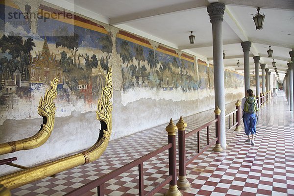 Phnom Penh  Hauptstadt  Frau  sehen  Monarchie  Palast  Schloß  Schlösser  Silber  Südostasien  Vietnam  Asien  Kambodscha  Pagode