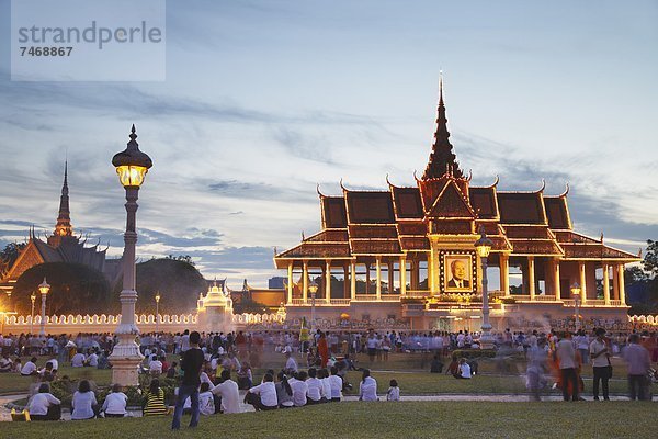 Phnom Penh  Hauptstadt  Außenaufnahme  Monarchie  Palast  Schloß  Schlösser  Südostasien  Vietnam  Asien  Kambodscha  Abenddämmerung