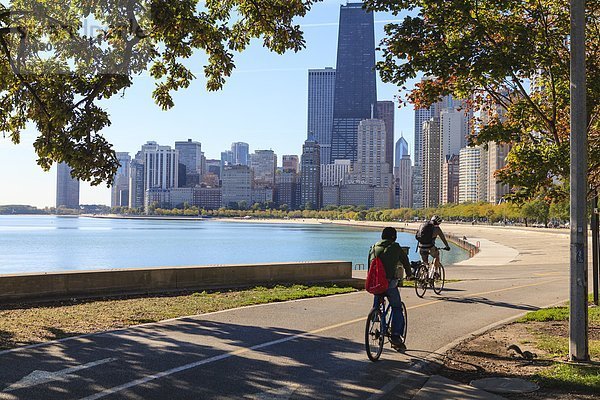 Vereinigte Staaten von Amerika  USA  Wasserrand  Skyline  Skylines  fahren  Fahrradfahrer  See  Nordamerika  vorwärts  Chicago  Illinois  Michigan