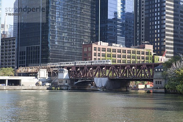 Vereinigte Staaten von Amerika  USA  überqueren  über  Straße  See  Brücke  Fluss  Nordamerika  Chicago  Illinois  Zug