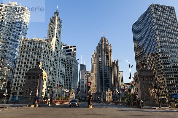 Vereinigte Staaten von Amerika  USA  hoch  oben  sehen  Gebäude  Brücke  Nordamerika  Allee  Chicago  Illinois  links  rechts