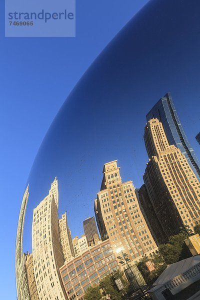 Vereinigte Staaten von Amerika  USA  Skulptur  Wolke  Spiegelung  Hochhaus  Eingang  Nordamerika  Chicago  Illinois  Stahl