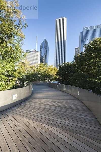 Vereinigte Staaten von Amerika USA Brücke Nordamerika Design Fußgänger BP British petroleum Chicago Grant Park Illinois