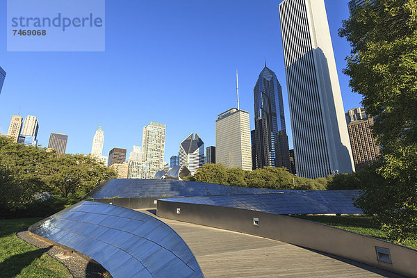 Vereinigte Staaten von Amerika USA Stadtansicht Stadtansichten Brücke Nordamerika Design Jahrtausend Fußgänger BP British petroleum Chicago Illinois