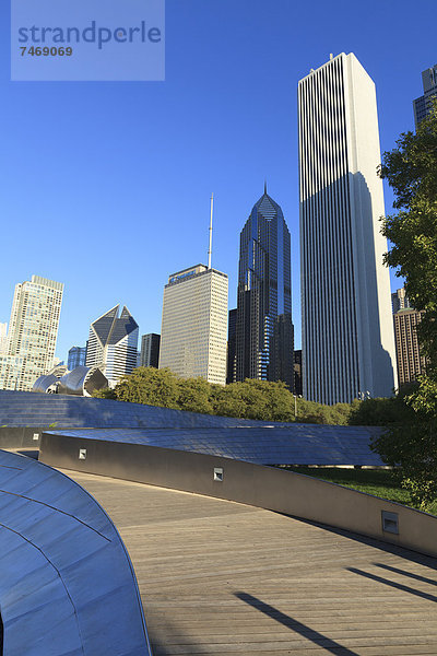 Vereinigte Staaten von Amerika USA Brücke Nordamerika Design Jahrtausend Fußgänger BP British petroleum Chicago Illinois