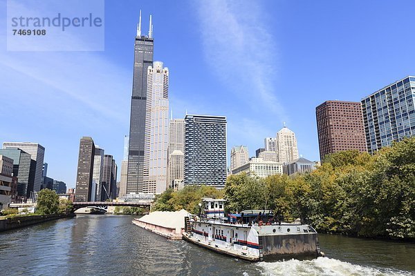 Vereinigte Staaten von Amerika  USA  Skyline  Skylines  Fluss  Nordamerika  Sears Tower  Chicago  Illinois  Straßenverkehr