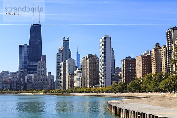 Vereinigte Staaten von Amerika  USA  Einkaufszentrum  Stadtansicht  Stadtansichten  Strand  Nordamerika  John Hancock Tower  Chicago  Illinois  links