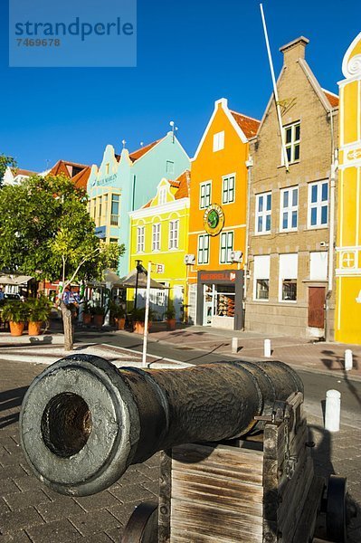 Niederländische Antillen Gebäude frontal Karibik Mittelamerika Kanone UNESCO-Welterbe Curacao niederländisch alt Willemstad