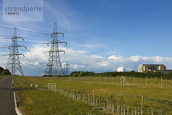 Freileitungsmast  Wasser  Europa  Großbritannien  Kernreaktor  Reaktor  Gewölbe  England  Stärke  rechts  Haltestelle  Haltepunkt  Station  Suffolk