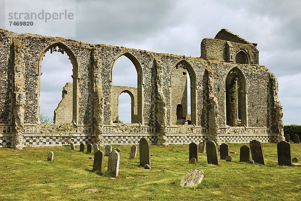 Europa  Großbritannien  fallen  fallend  fällt  Ruine  Kirche  innerhalb  bauen  klein  Jahrhundert  England  Suffolk