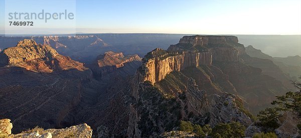 Vereinigte Staaten von Amerika  USA  Panorama  Fotografie  Abend  spät  Monarchie  Nordamerika  Arizona  Ansicht  Grand Canyon Nationalpark  UNESCO-Welterbe  North Rim