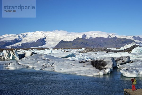 hinter  Mann  Fotografie  nehmen  See  Eisberg  Vatnajökull  übergroß  Eis  Jökulsárlón  Island  Schnee