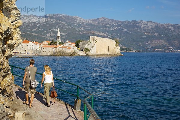 Europa gehen Küste Stadt vorwärts Montenegro alt