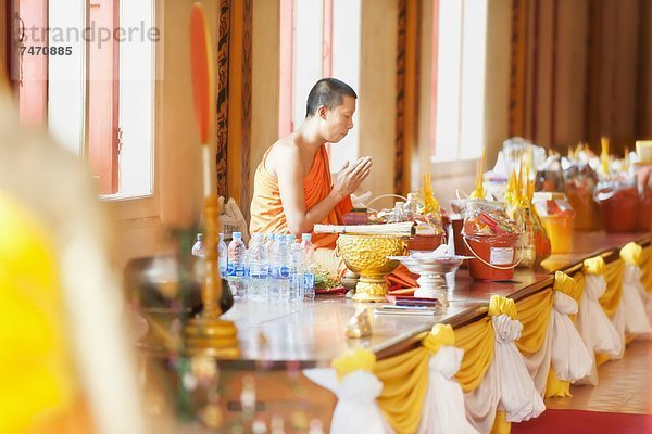 fünfstöckig  Buddhismus  Südostasien  Asien  Mönch  Phuket  Gebet  Thailand