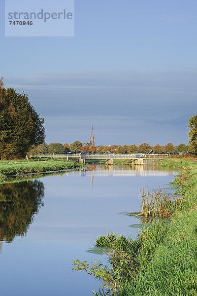 entfernt  Stilleben  still  stills  Stillleben  Wasser  Europa  Markierung  Fluss  Kirche  Breda