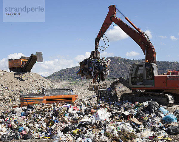 Maschinen zum Greifen von Abfällen in Deponien