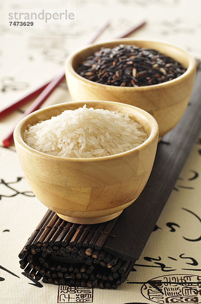 Schüssel  Schüsseln  Schale  Schalen  Schälchen  weiß  ungestüm  Reis  Reiskorn