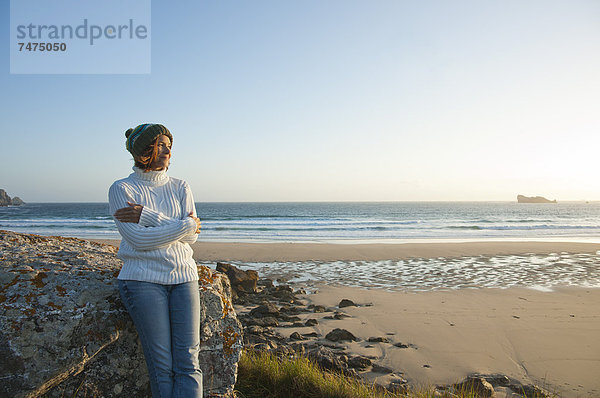 entfernt  Frankreich  Frau  sehen  Strand  Bretagne  Finistere